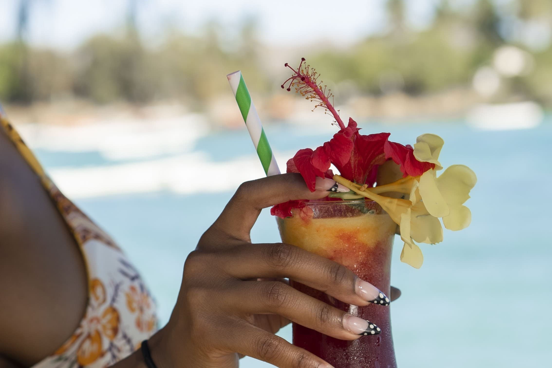 A garnished welcome cocktail at Veridiana Hotel's restaurant